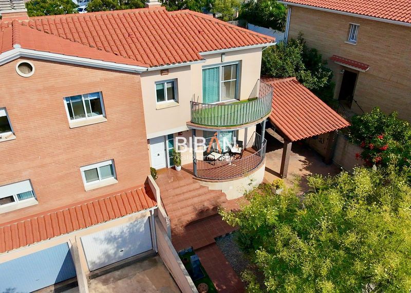 Foto 65233e42-3741-4348-acc6-e875933218d9. Casa adossada amb calefacció aparcament piscina a Tarragona
