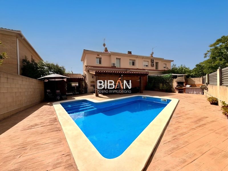 Foto 745b880c-bb2f-4d69-ba1b-9eea8a22c5b3. Casa adossada amb calefacció aparcament piscina a Tarragona