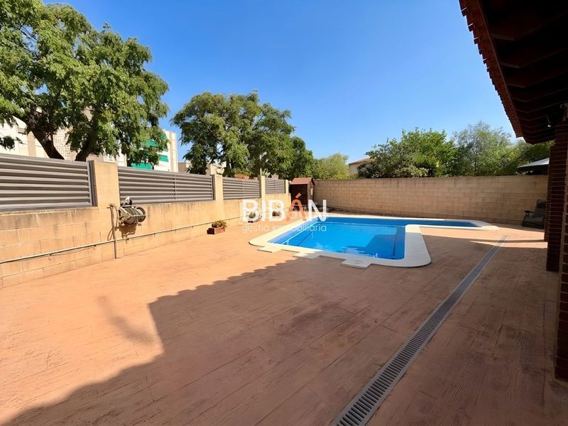 Foto 77966a7b-8a79-49c1-956a-c2f719c30d26. Casa adossada amb calefacció aparcament piscina a Tarragona