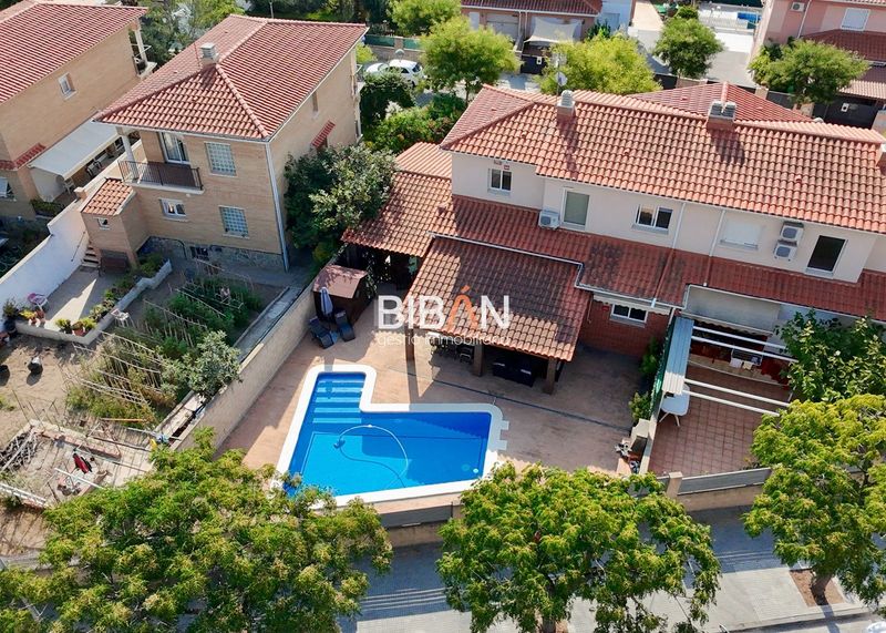 Foto 81a64bd8-3f2f-496d-b935-c427e1d14e87. Casa adossada amb calefacció aparcament piscina a Tarragona