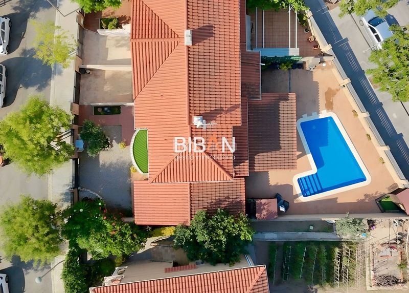 Foto aa203f1d-ce3c-44c3-8bbb-54b7f665bfb7. Casa adossada amb calefacció aparcament piscina a Tarragona