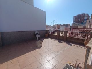 Lloguer Casa adossada a Calle héroe de sostoa 36. Fantastica casa ideal estudiantes