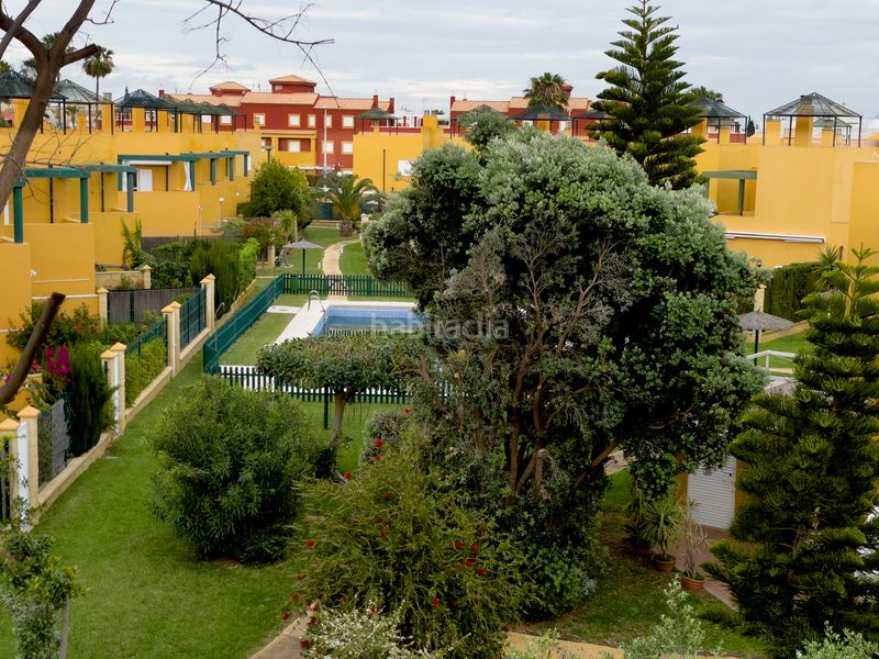 Foto 1b1964b2-b096-4e4a-9dda-1e1d61e24672. Casa aparellada a avenida de la urta 2 a Costa Ballena - Largo norte Rota