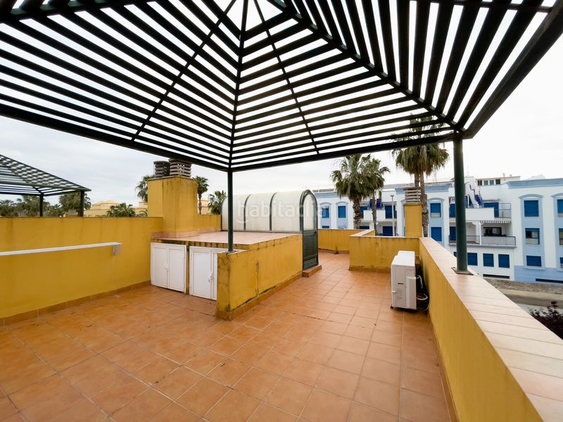 Foto b3312b9f-f3b8-4b30-ba2e-384728a99e70. Casa aparellada a avenida de la urta 2 a Costa Ballena - Largo norte Rota
