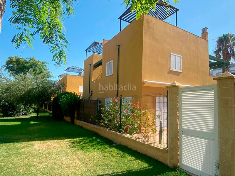Foto c6bc7469-cdde-424b-9045-2faaf73ea188. Casa aparellada a avenida de la urta 2 a Costa Ballena - Largo norte Rota