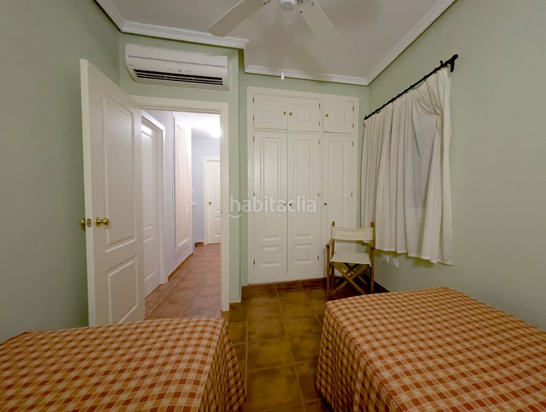 Foto c8a4d33a-7942-417e-8c95-1fdff71513c5. Casa aparellada a avenida de la urta 2 a Costa Ballena - Largo norte Rota