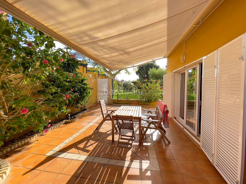 Foto e1cb0baf-0d75-4f8c-8ba9-5427ce2ce4b6. Casa aparellada a avenida de la urta 2 a Costa Ballena - Largo norte Rota