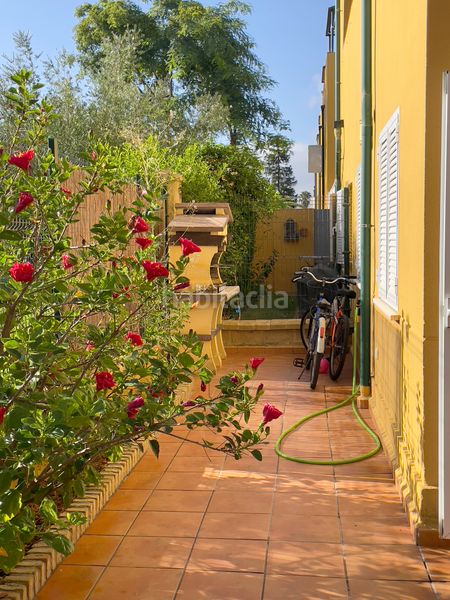 Foto f175cc4d-24b4-4d79-b121-570e1de89f00. Casa aparellada a avenida de la urta 2 a Costa Ballena - Largo norte Rota