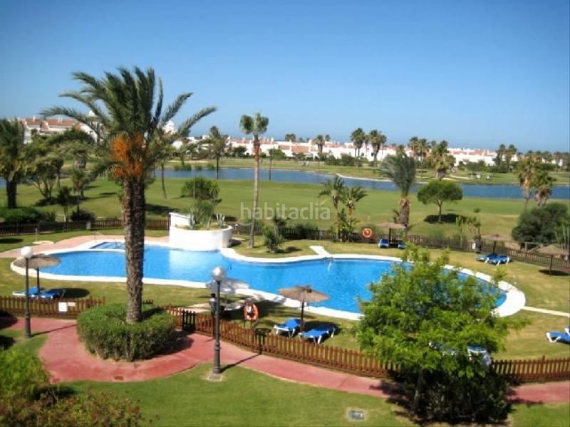Foto 4254fdb0-0813-4006-9434-f9a0f0daf1d4. Lloguer apartament a avenida reina sofía 10 a Costa Ballena Golf Rota
