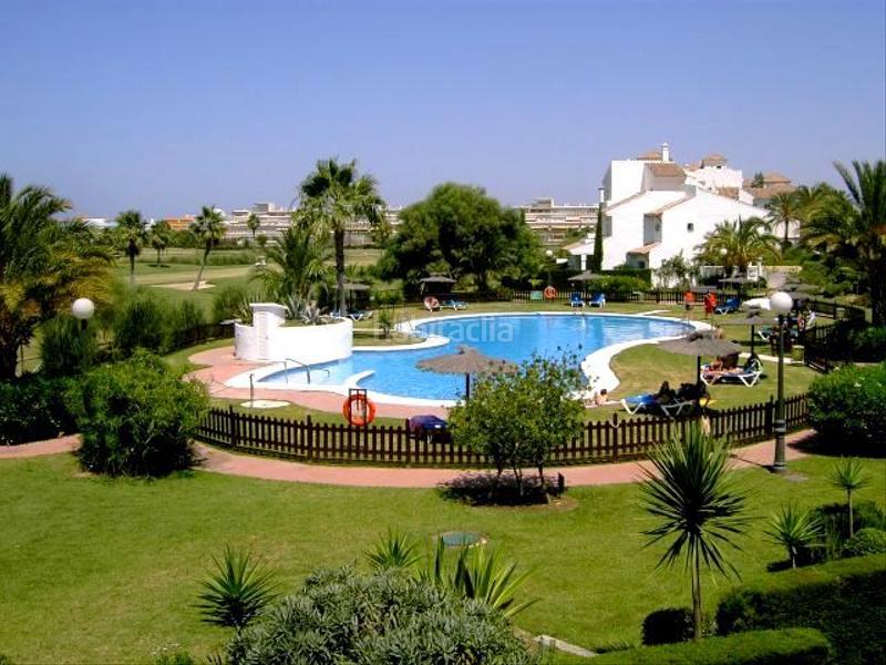 Foto 435ff7cf-4e03-49ab-9c27-bc427519843a. Lloguer apartament a avenida reina sofía 10 a Costa Ballena Golf Rota