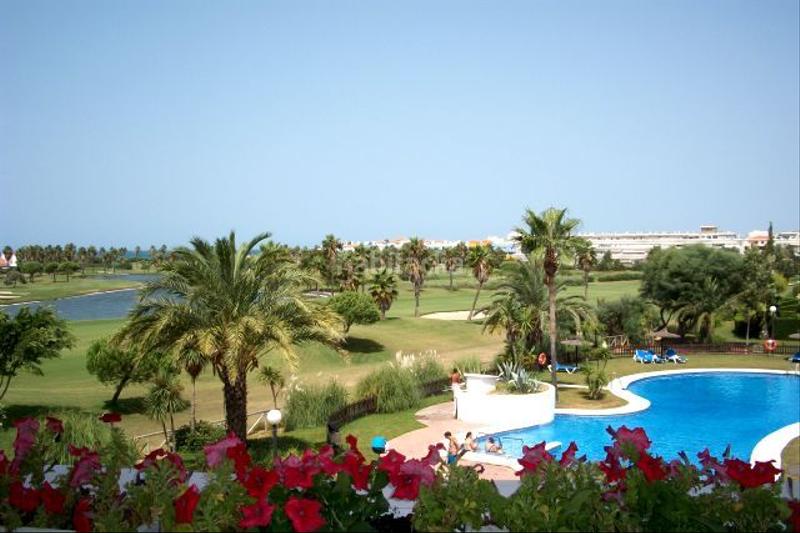 Foto d580e2b9-a4cb-460a-beec-fbca4c80a893. Rent apartment in avenida reina sofía 10 in Costa Ballena Golf Rota