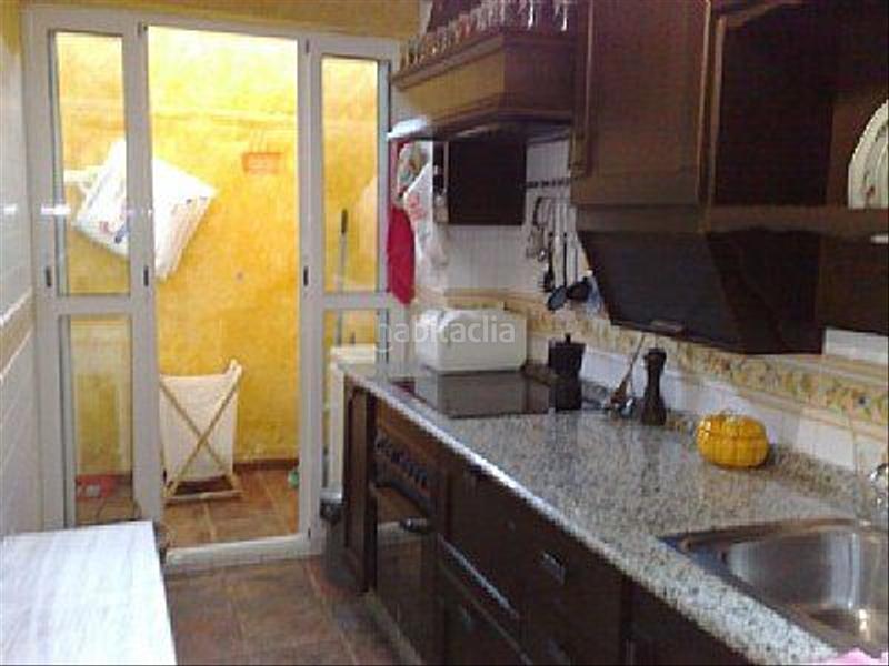 Foto 960150ae-2b42-4516-9a78-184df3e47b78. Rent semi detached house in avenida juan carlos i 14 in Rota