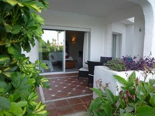 Location Appartement en Calle la caleta 3. Bajo en alquiler en costa ballena, rota. playa del infante. sign