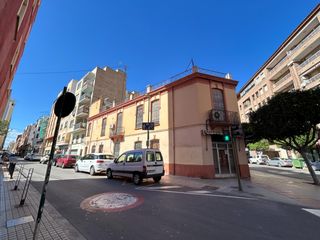 Casa  Ronda ronda mijares. Oportunidad única en esquina  activo con alto potencial de reval