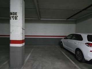 Parking coche en Carrer de les adoberies 42. Plazas de garaje