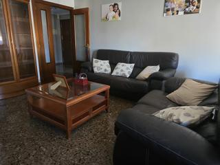 Appartement à Carrer d'eivissa 3. Piso en el grao cerca del puerto de azahar
