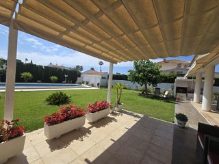 Chalet  Carrer zarauz. Casa chalet independiente en zona privilegiada