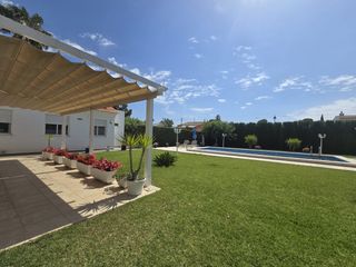 Chalet  Carrer zarauz. Casa chalet independiente en zona privilegiada