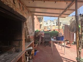 Casa adossada a Carrer del tinent monzonís 13. Casa tradicional reformada de 154 m² con terraza y barbacoa en c
