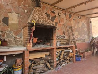 Casa adossada a Carrer del tinent monzonís 15. Casa tradicional reformada de 154 m² con terraza y barbacoa en c