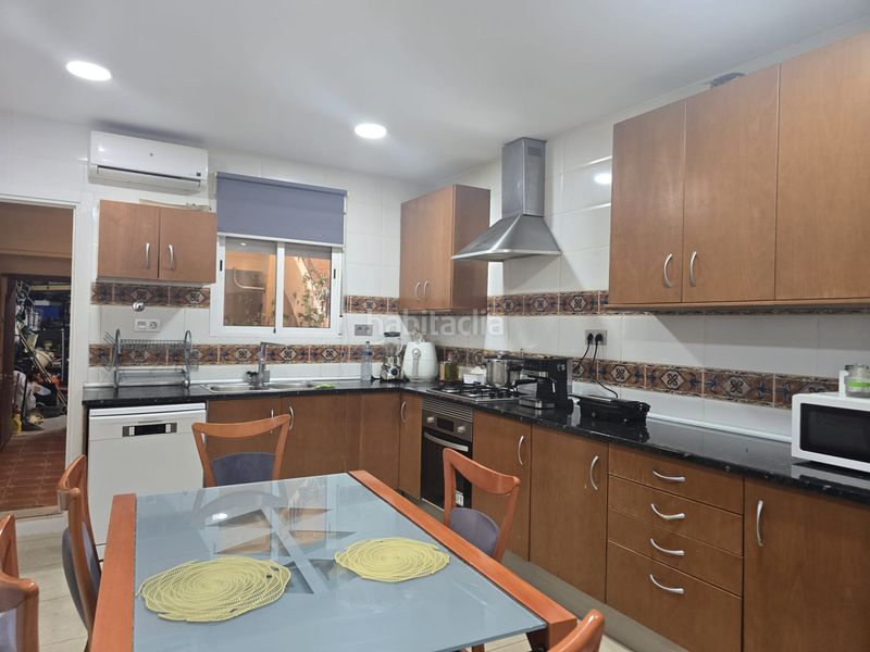 Foto 46e3ba40-9075-455d-ab25-520848d2cfc6. Casa adossada a carrer del tinent monzonís 13 a Plaza Donoso Cortés - Avenida Magdalena Castellón de la Plana