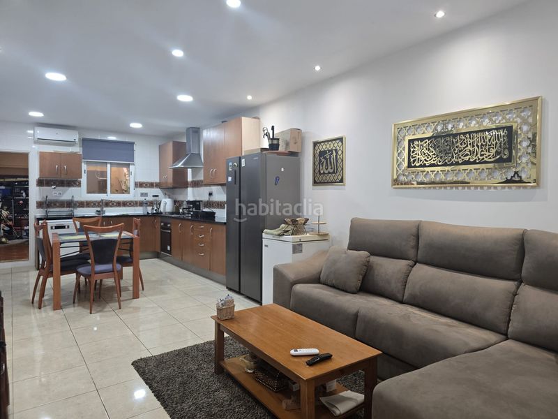Foto 863a849d-9e9e-40d0-aafa-430113dd6870. Casa adossada a carrer del tinent monzonís 13 a Plaza Donoso Cortés - Avenida Magdalena Castellón de la Plana