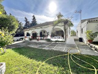 Casa  N/a. Chalet con parcela de 22.400m