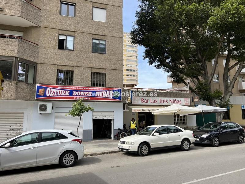 Foto 4dc38c87-eabd-4f9b-8217-2ccb93789688. Local comercial bar las tres niñas y kebab en Parque Avenida Jerez de la Frontera