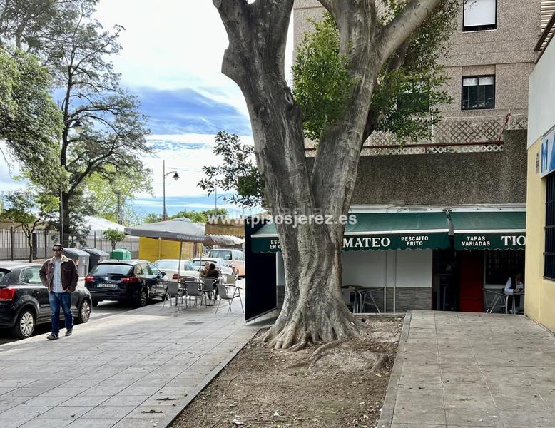 Foto d533a87d-3215-44a7-90d6-823d80dbdab1. Local comercial bar las tres niñas y kebab en Parque Avenida Jerez de la Frontera