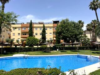 Pis  Descartes. Junto a hipercor