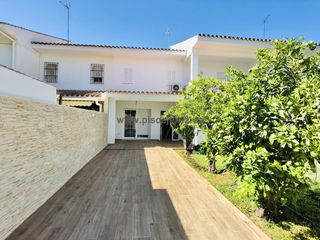 Casa  Las adelfas. Montealto casa con jardín