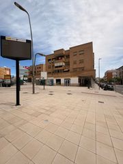 Lloguer Local Comercial a Avenida de blas infante 1