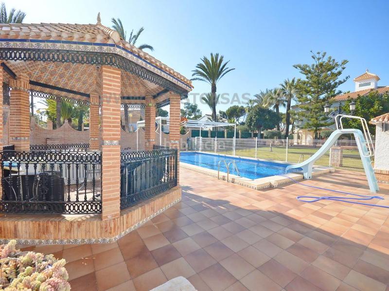 Foto 5695b159-12cc-4464-ad20-13c6c12bc2e7. Xalet amb calefacció aparcament piscina a Cabo Roig Orihuela