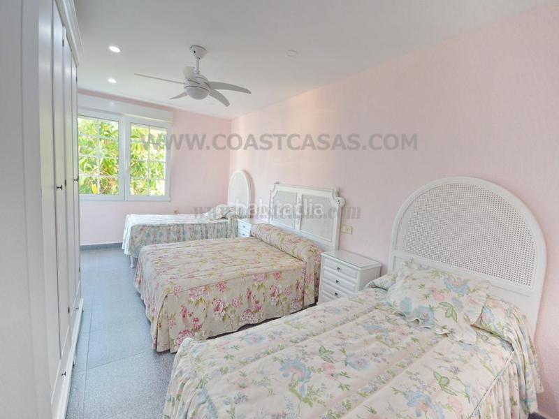 Foto 797bfa0d-4963-44a7-a118-e8fba17d33fb. Xalet amb calefacció aparcament piscina a Cabo Roig Orihuela