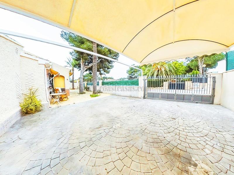 Foto defaef4b-3983-4f53-ab95-f9c3ac7479c5. Chalet costachalet en Punta Prima Orihuela