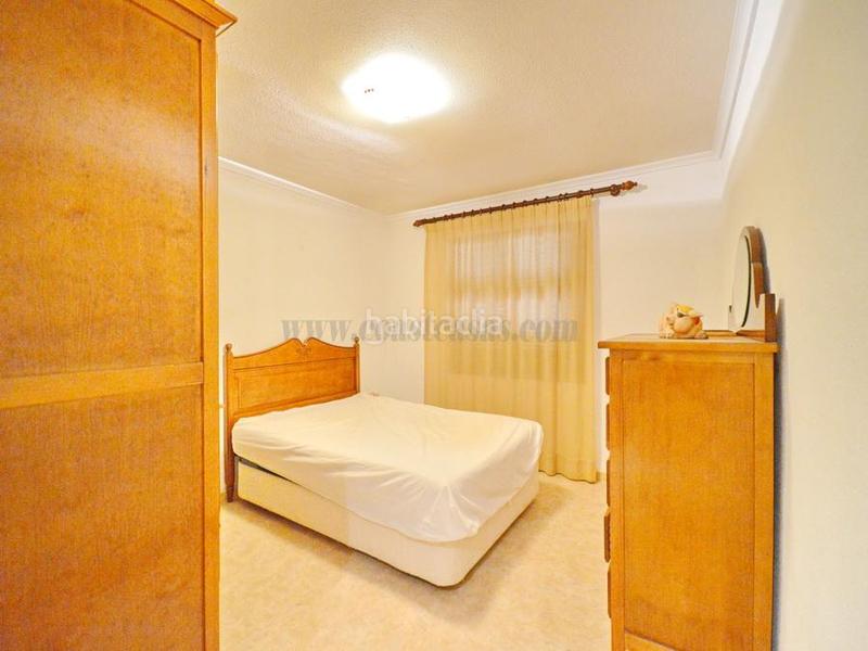 Foto 1124d7e0-984c-4ff2-b345-b46df9854661. Chalet costachalet en Punta Prima Orihuela