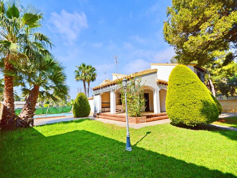 Foto 12c3fb2a-3b3e-4615-a3d2-91d31d4f86ed. Chalet costachalet en Punta Prima Orihuela