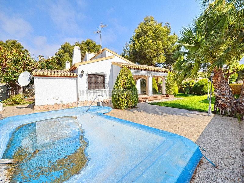 Foto bfa3c27b-1eb0-47c8-8a77-a9ec4019ec5c. Chalet costachalet en Punta Prima Orihuela