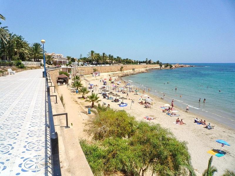 Foto c8650ad1-3bb1-4fa5-bca1-b18449aad856. Chalet costachalet en Punta Prima Orihuela