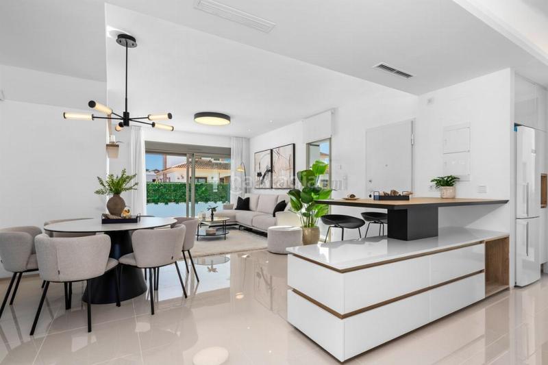 Foto 415fcc4a-212d-45ad-bf47-6c431a72da98. Chalet with heating parking pool in Centro Alcázares (Los)