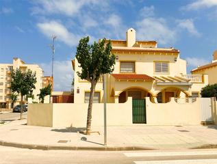 Casa adossada a El Mojón. Pilar de la horadadacasa