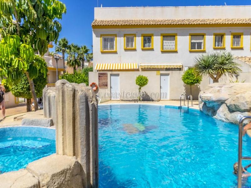 Foto cf633318-3537-4a37-9c00-d9bf684c3ee2. Xalet amb calefacció piscina a Aguamarina Orihuela