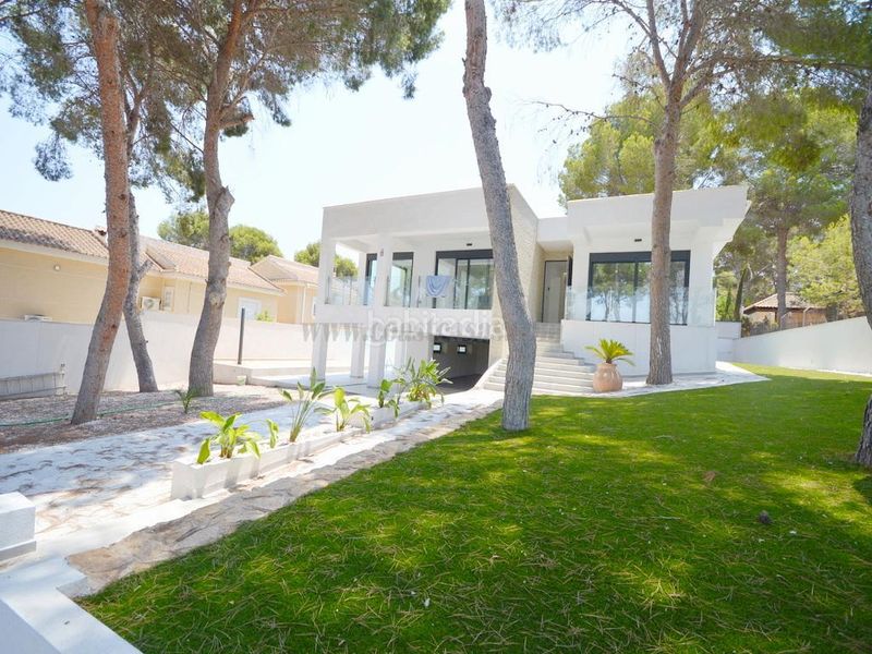 Foto 72631344-a9b2-4400-87e2-dd596ce5b300. Xalet amb calefacció aparcament piscina a Los Balcones-Los Altos Torrevieja