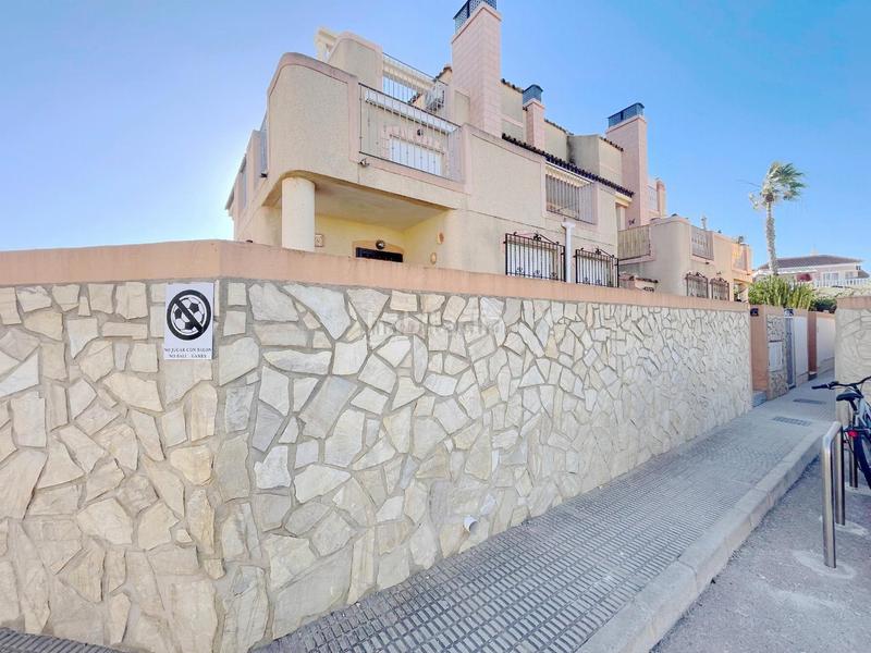 Foto d84e8541-fbdb-4b83-b9bb-015f766c4884. Casa costabungalow en La Zenia Orihuela