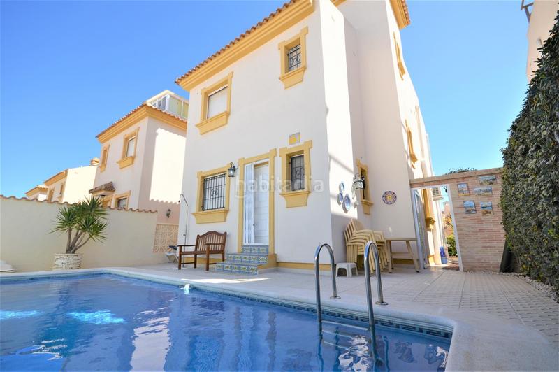 Foto 1575f102-725d-4d33-baae-1b1cf47f2328. Chalet with heating parking pool in Cabo Roig Orihuela