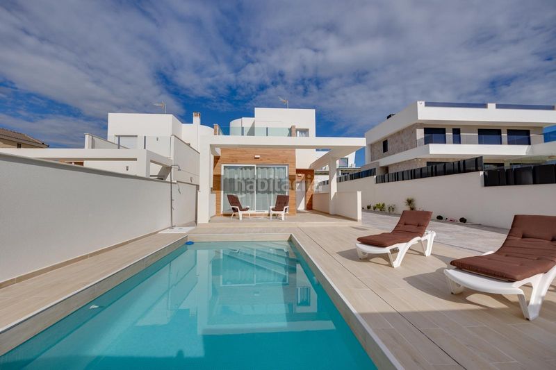 Foto ded7eb1b-b973-44ca-b0a2-9f2f53818414. Chalet  en Aguas Nuevas Torrevieja