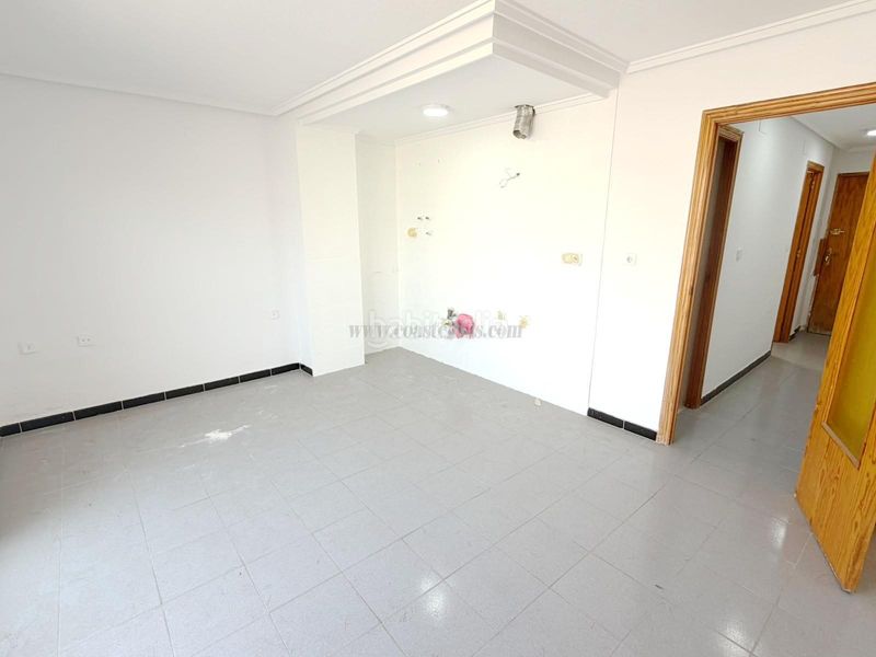 Foto 136a6f41-94bc-4cf8-b695-9659b3db2aa1. Apartament amb calefacció a Avenida Habaneras - Curva de Palangre Torrevieja