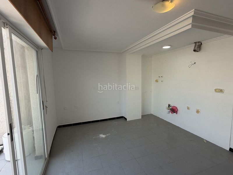 Foto 74c911ac-81f8-43de-8a2a-6547ead1109a. Apartament amb calefacció a Avenida Habaneras - Curva de Palangre Torrevieja