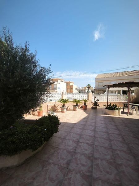 Foto 93237eb2-43e2-44e2-b6ee-b7760d10f960. Xalet amb calefacció aparcament piscina a Zona los Frutales Torrevieja