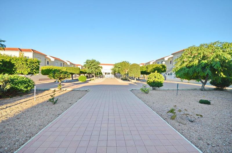 Foto 3d85f253-3c49-459c-87ad-f31416af220c. Apartament amb piscina a Aguas Nuevas Torrevieja